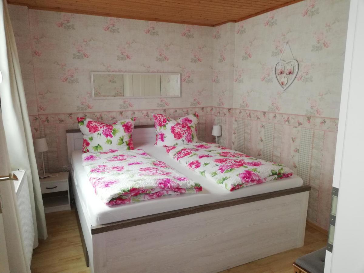 Appartamento Haus Zur Traube Klotten Esterno foto