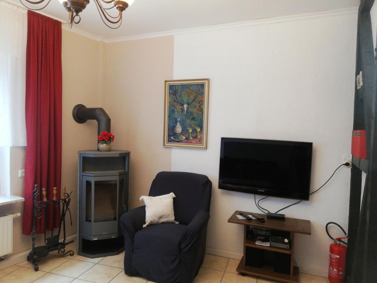 Appartamento Haus Zur Traube Klotten Esterno foto